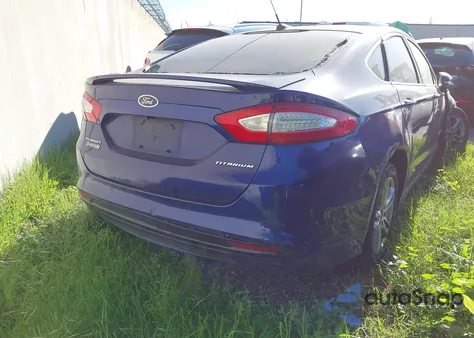 2016 Ford Fusion Energi Titanium z USA, uszkodzony, nr VIN 3FA6P0SU0GR235942